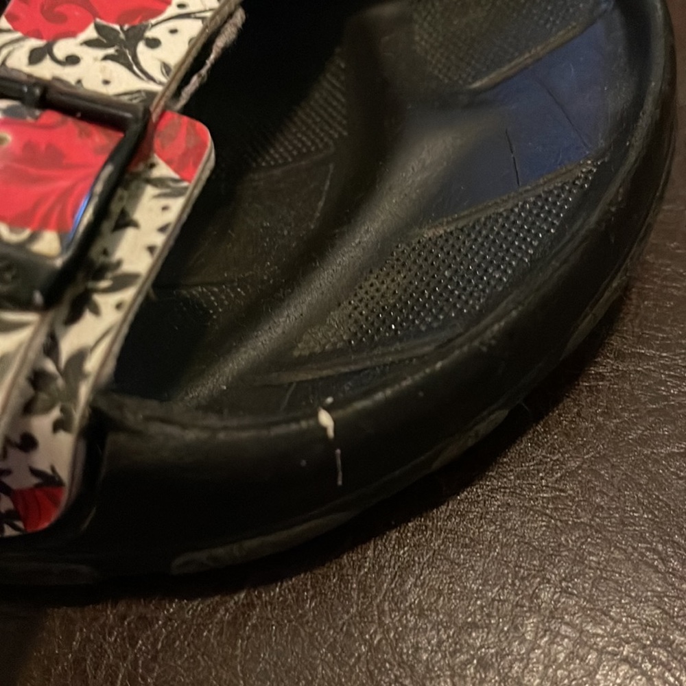 Birkis size 7 beautiful flower print slide on rubber sole.  Pre owned great - Picture 3 of 9
